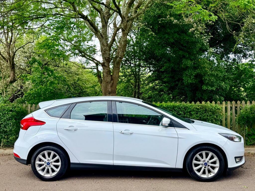 Ford Focus 1.0T Ecoboost Titanium Hatchback BP16LLT White #2