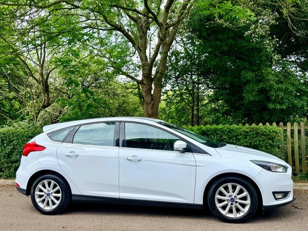 Ford Focus 1.0T Ecoboost Titanium Hatchback White