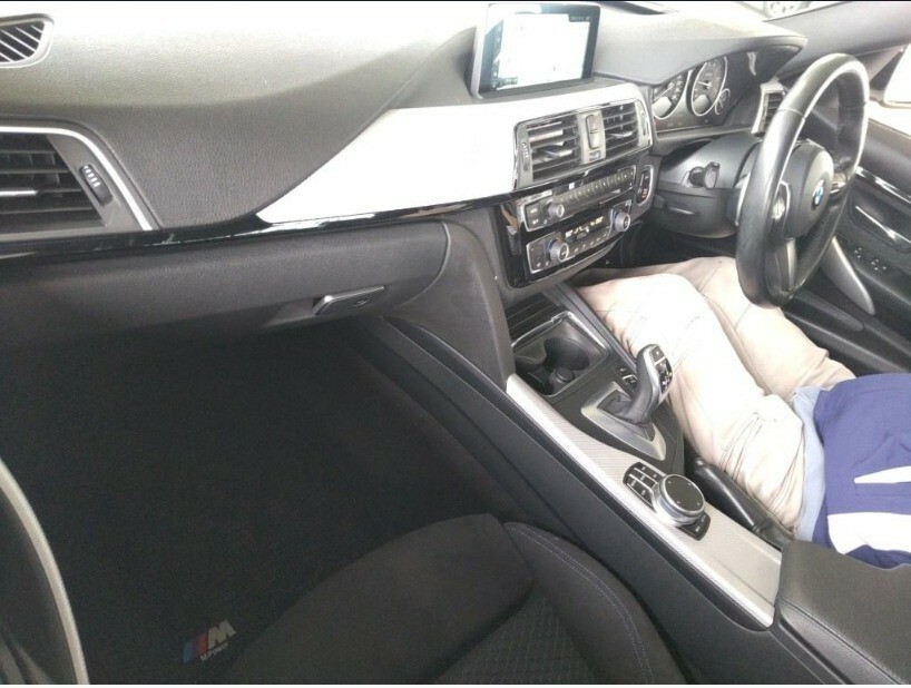 BMW 3 Series Saloon 2.0 320I M Sport Verified Mile Fresh Import White #5
