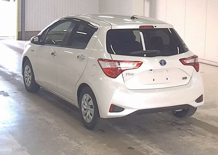 Toyota Yaris Hatchback 1.5 Hybird F Safety Edt II Fresh Import White #4