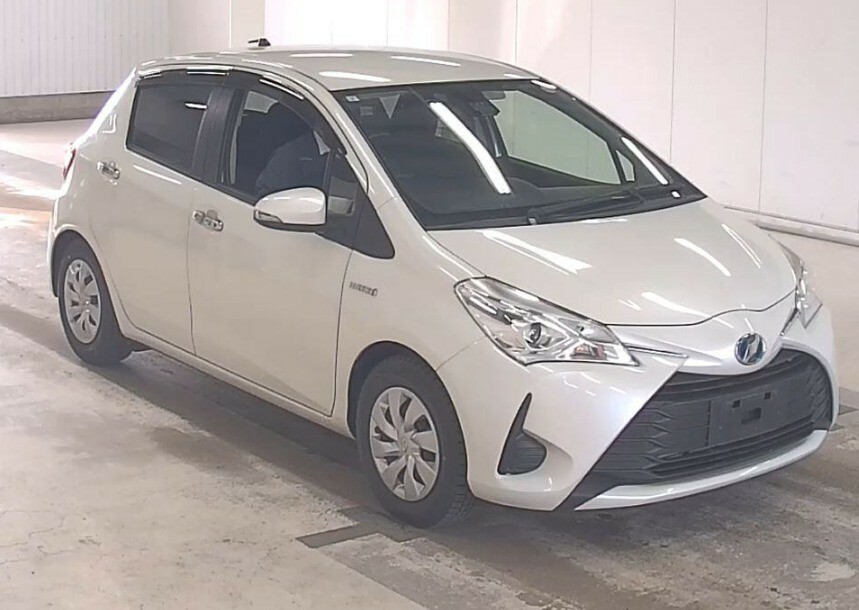 Toyota Yaris Hatchback 1.5 Hybird F Safety Edt II Fresh Import White #2