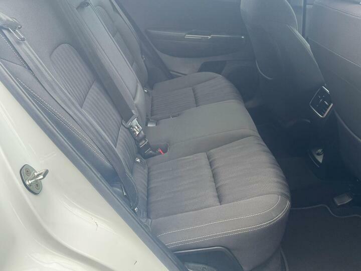 Kia Sportage 1.6 Gdi 1 Euro 6 KX16XSD White #4