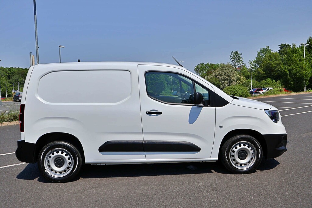Vauxhall Combo 2300 Dynamic Td Air Con SE21OYN White #3