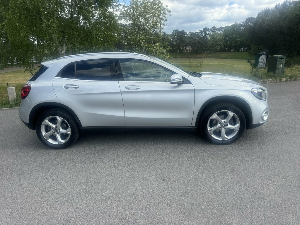 Mercedes-Benz GLA Class 2.1L Sport Silver #3