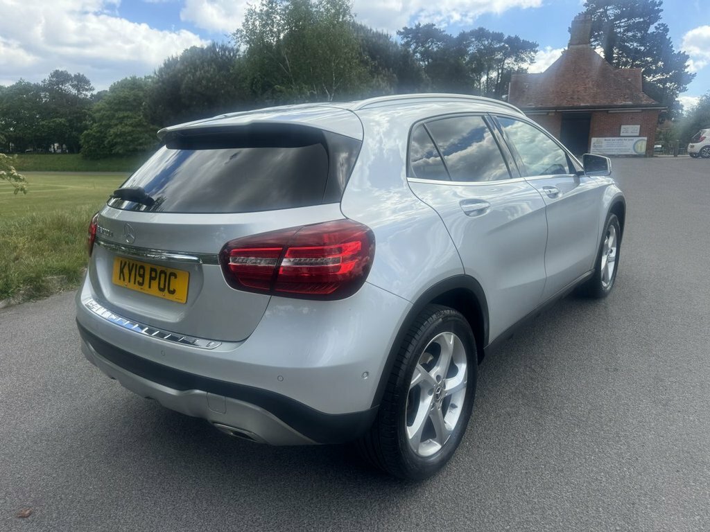 Mercedes-Benz GLA Class 2.1L Sport Silver #4