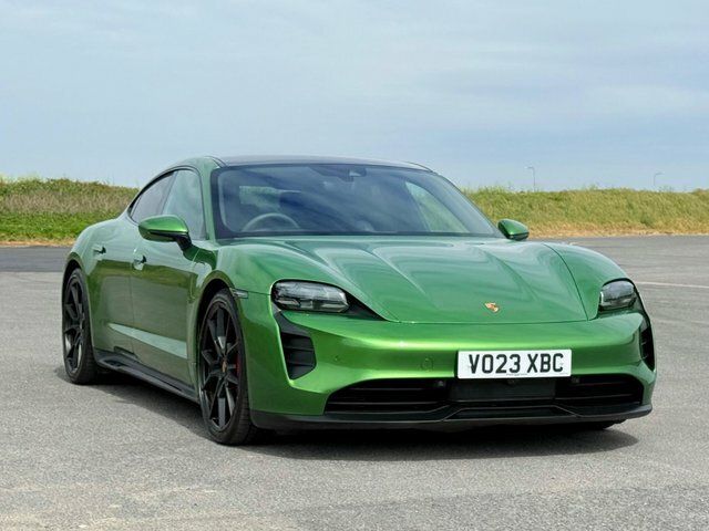 Porsche Taycan Performance Plus 93.4Kwh Gts 4Wd 11Kw Ch VO23XBC Green #3
