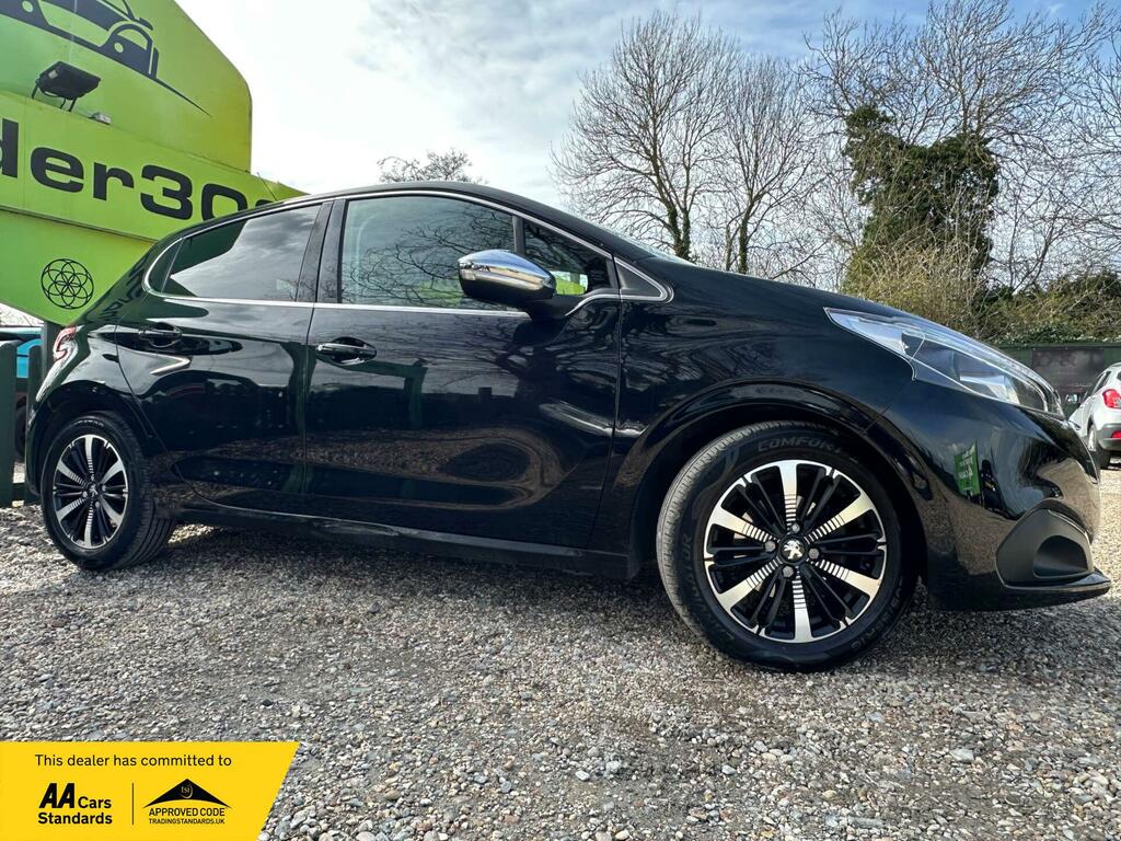 Peugeot 208 1.2 Puretech Allure Premium Euro 6 Ss Black