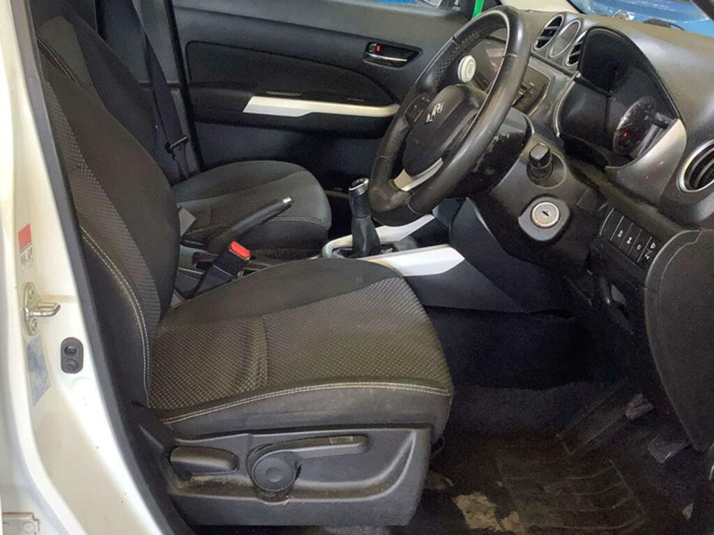 Suzuki Vitara 1.6 Sz4 Euro 6 Ss PF67AHD White #3