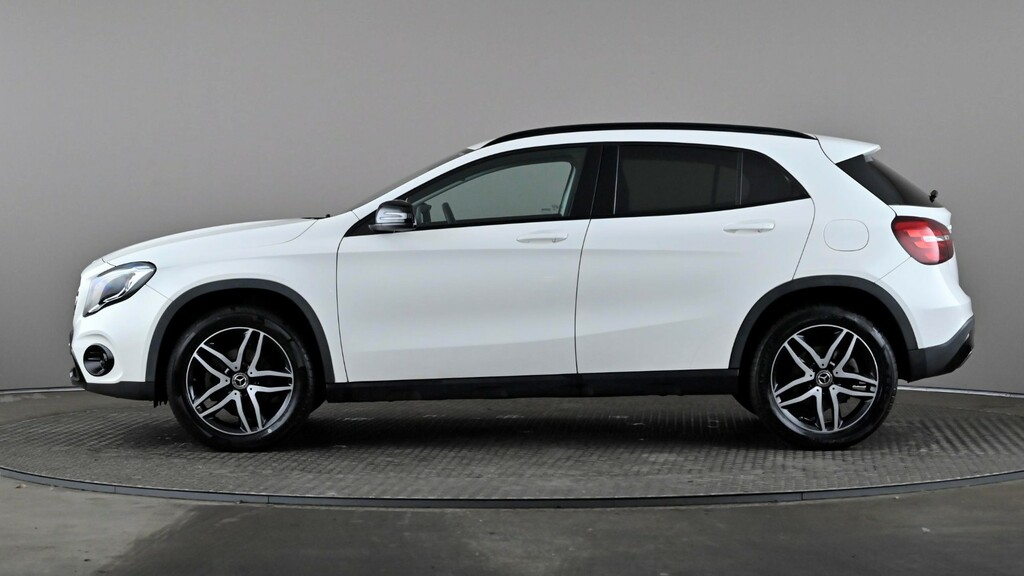 Mercedes-Benz GLA Class Gla 180 Urban Edition LP19CLV White #3