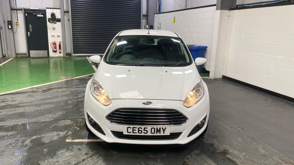 Ford Fiesta 1.25 82 Zetec CE65OMY White #2