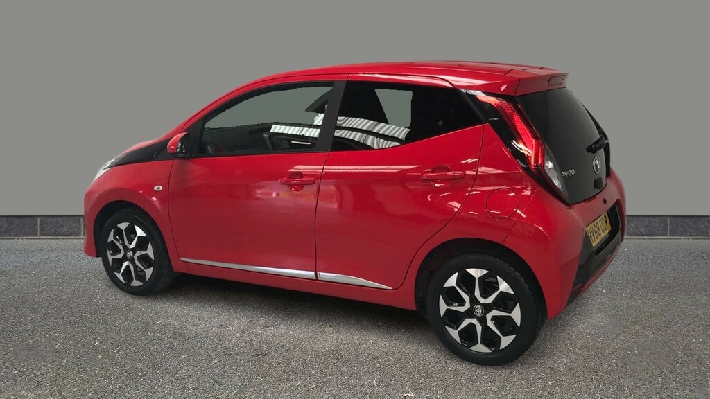 Toyota Aygo 1.0 Vvt-i X-plore HV68UOP Red #4