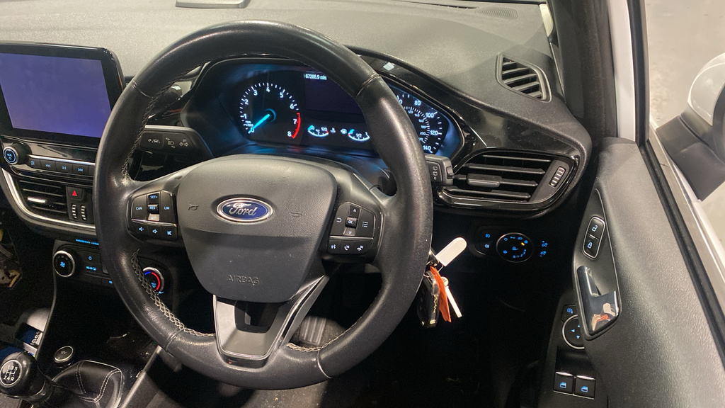 Ford Fiesta 1.1 Zetec Navigation BU68YHC White #6