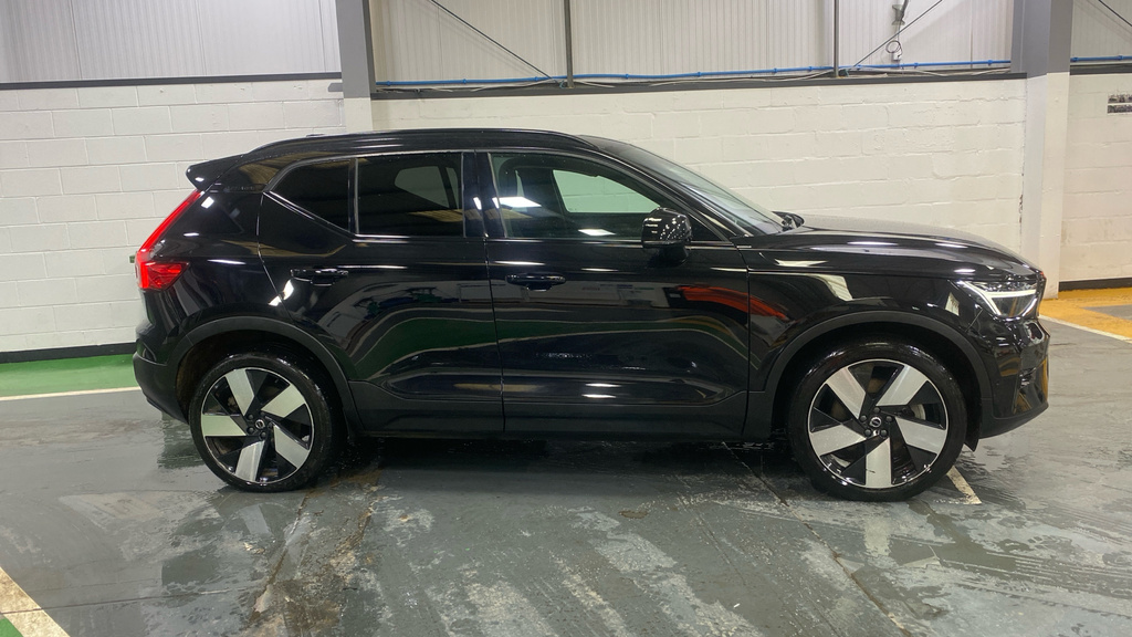 Volvo XC40 170Kw Recharge Ultimate 69Kwh GN23RSZ Black #2