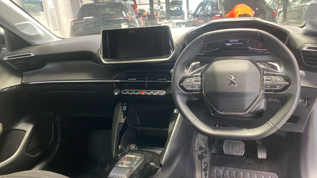 Peugeot 208 1.2 Puretech 100 Active Premium Eat8 SY73NFV White #6