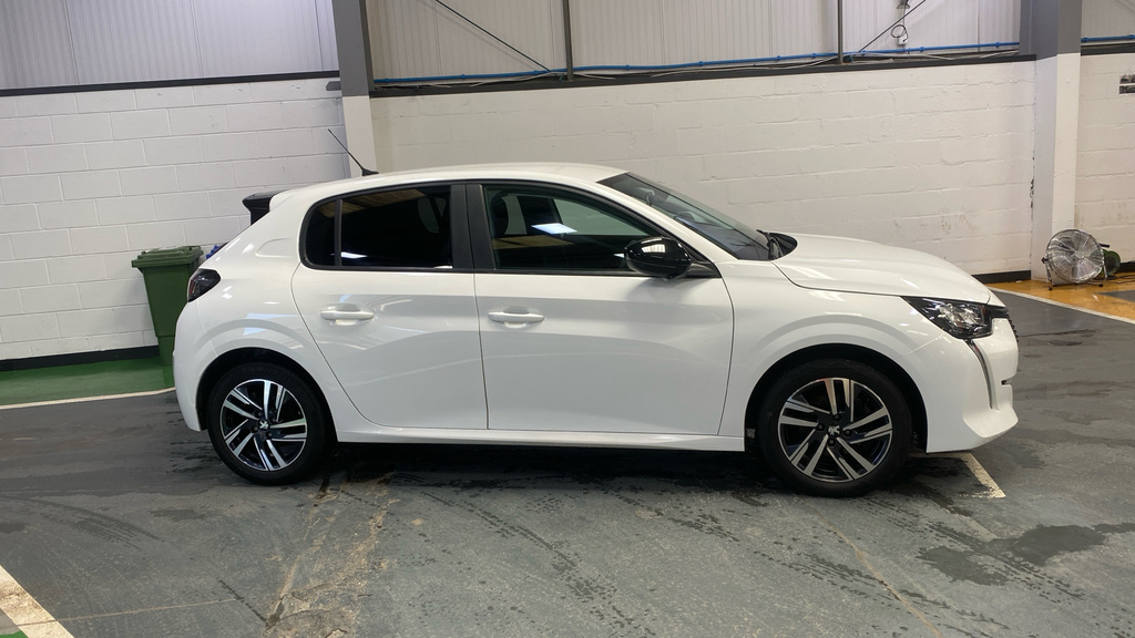 Peugeot 208 1.2 Puretech 100 Active Premium Eat8 SY73NFV White #2