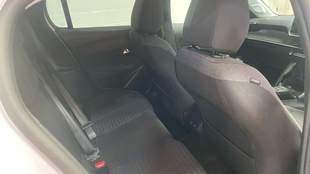 Peugeot 208 1.2 Puretech 100 Active Premium Eat8 SY73NFV White #5