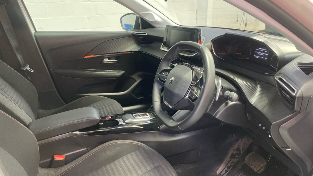 Peugeot 208 1.2 Puretech 100 Active Premium Eat8 SY73NFV White #4