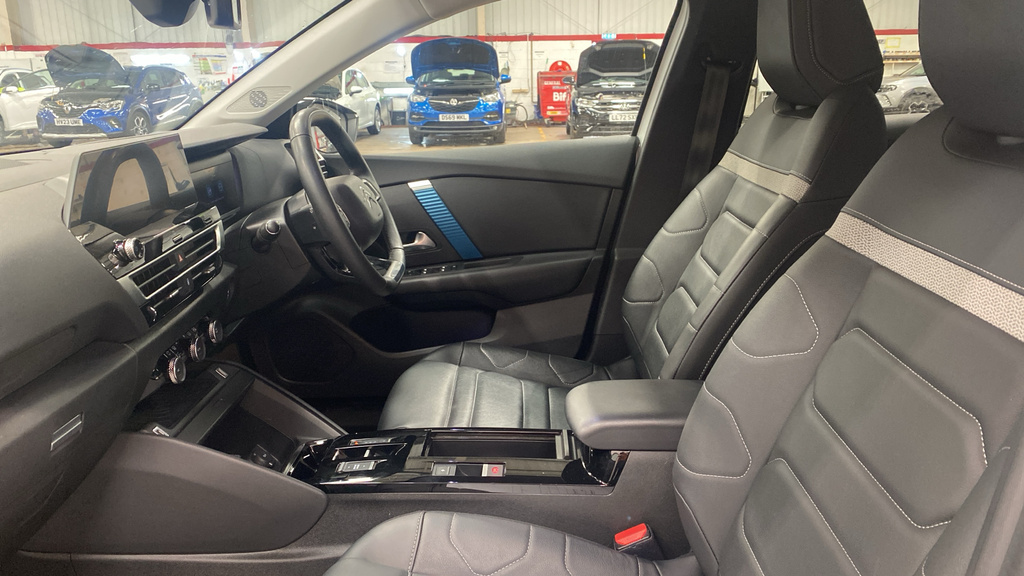 Citroen e-C4 100Kw Shine Plus 50Kwh SA23PYH White #5