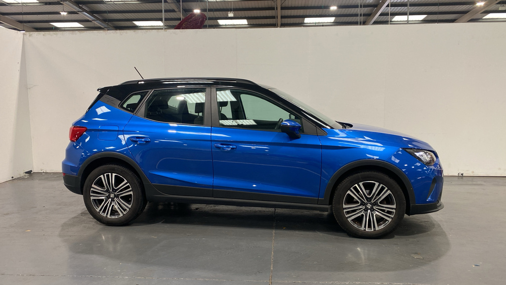 Seat Arona 1.0 Tsi 110 Se Technology Dsg GV23AWU Blue #2