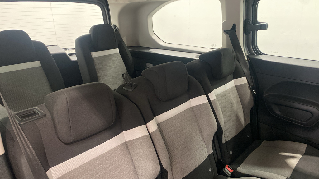 Citroen e-Berlingo 100Kw Feel XL 50Kwh 7 Seat DV72UFG Grey #4