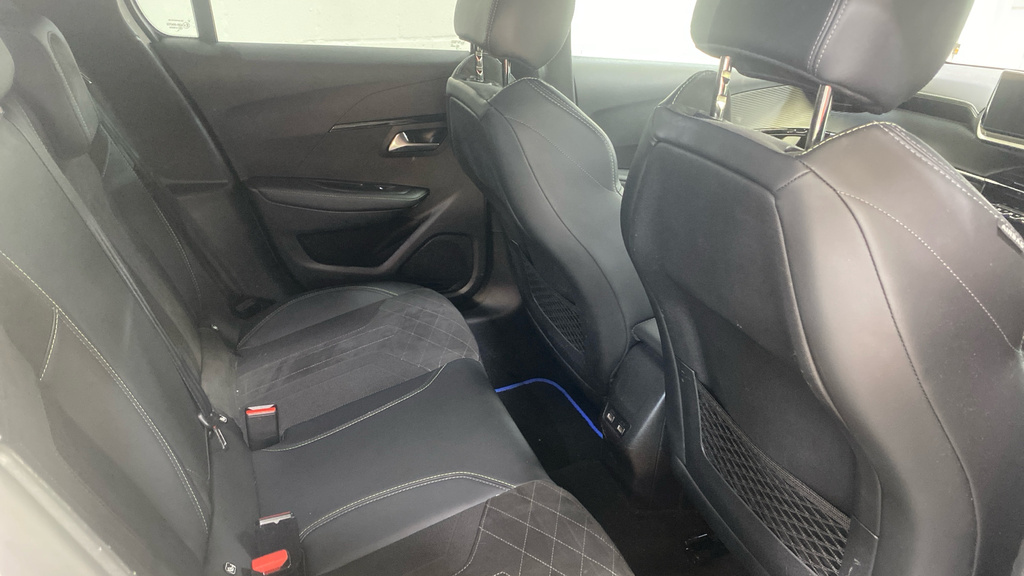 Peugeot 208 1.2 Puretech 100 Gt Premium CK22NWV White #6