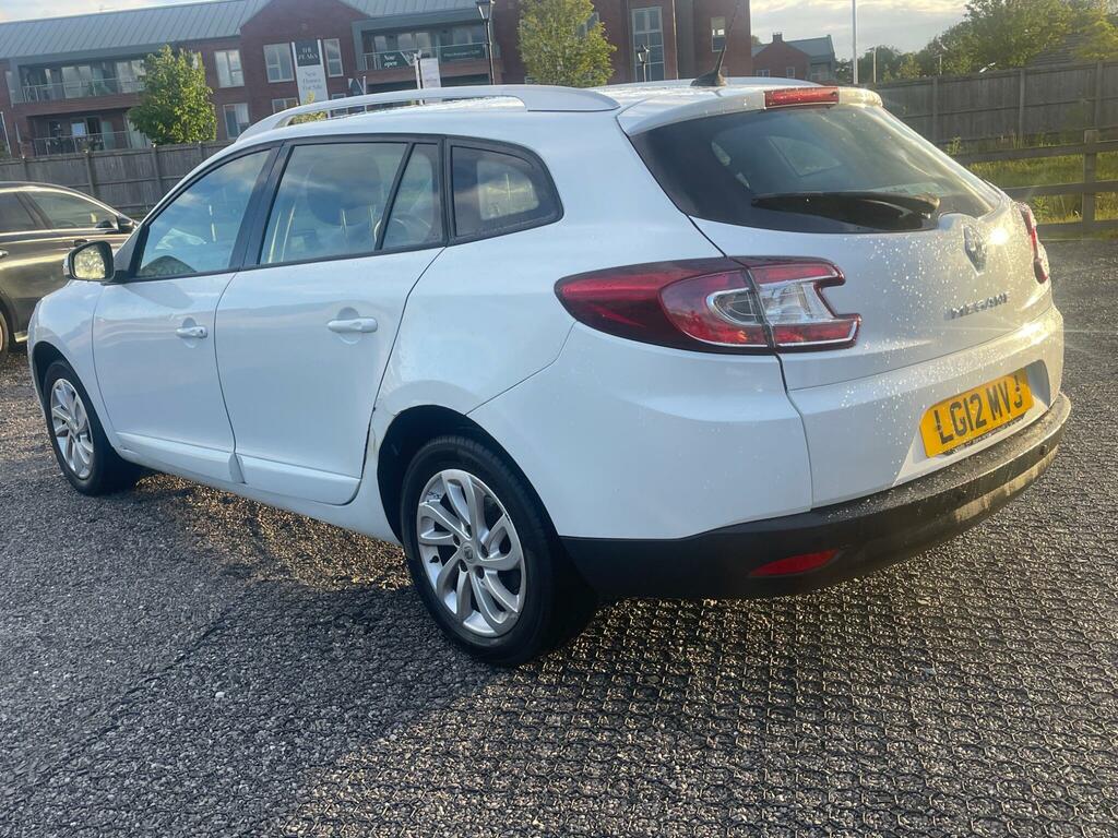 Renault Megane 1.6 16V Dynamique Tomtom Sport Tourer Euro 5 LG12MVJ White #4