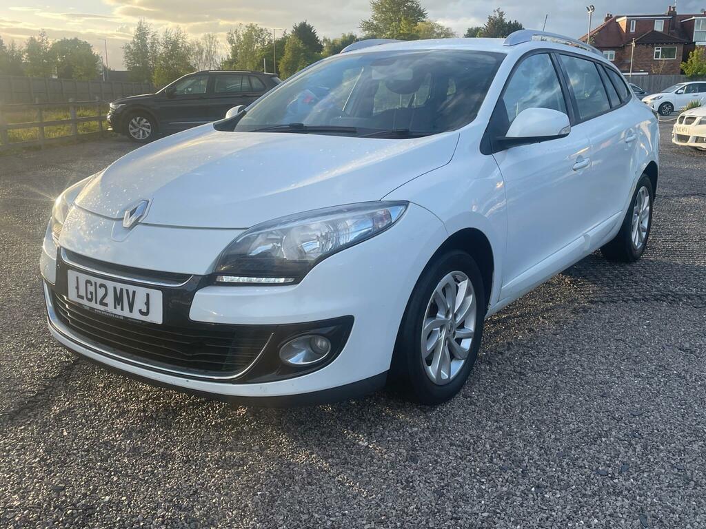 Renault Megane 1.6 16V Dynamique Tomtom Sport Tourer Euro 5 LG12MVJ White #2
