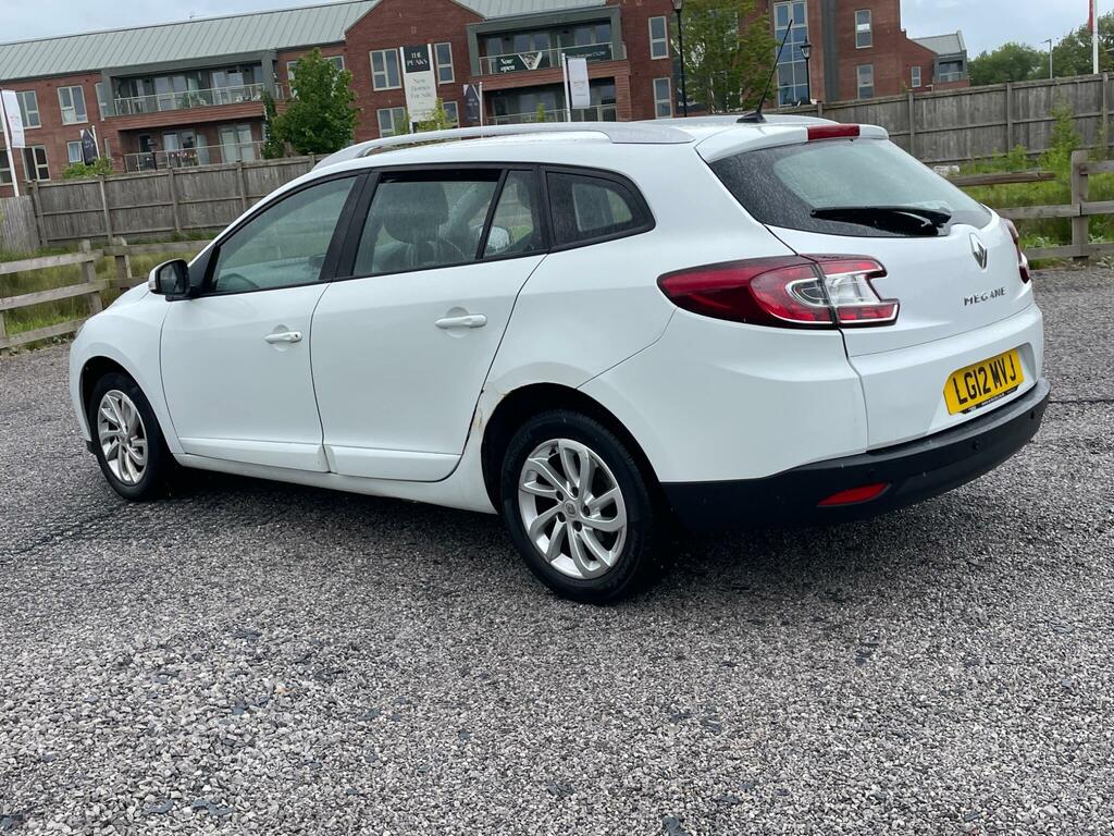 Renault Megane 1.6 16V Dynamique Tomtom Sport Tourer Euro 5 LG12MVJ White #5