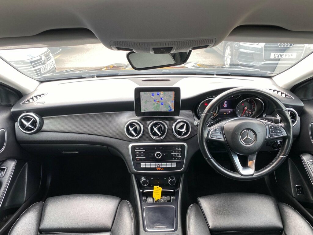 Mercedes-Benz GLA Class 1.6 Gla200 Se Executive 7G-dct Euro 6 Ss VE68PFV Black #2