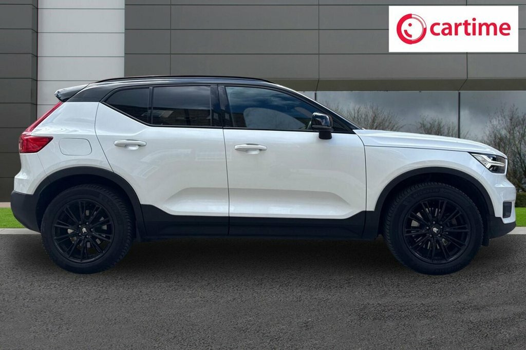 Volvo XC40 2L R-design WA69LHX White #2