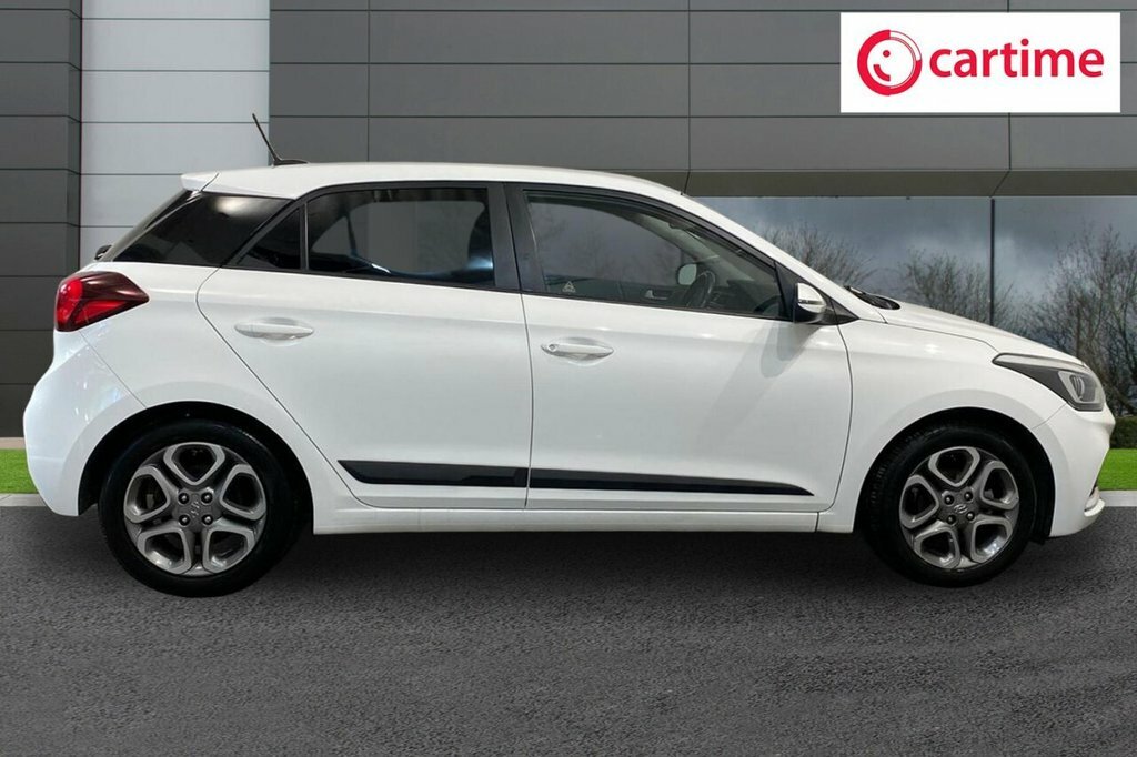 Hyundai I20 1L Premium Nav NJ19XYG White #2