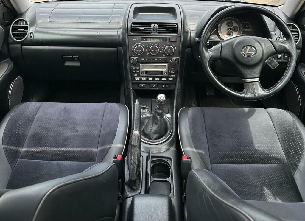 Lexus IS 2.0 200 Se Silver #30