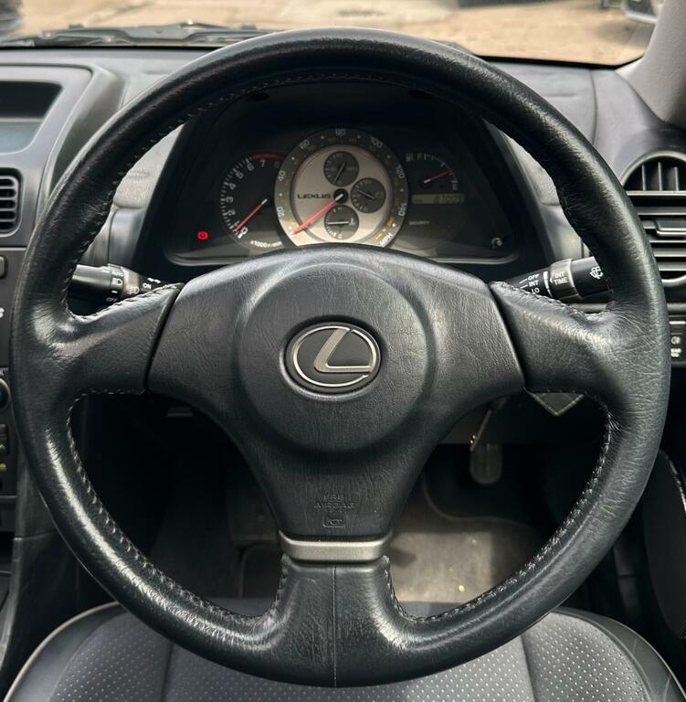 Lexus IS 2.0 200 Se Silver #31