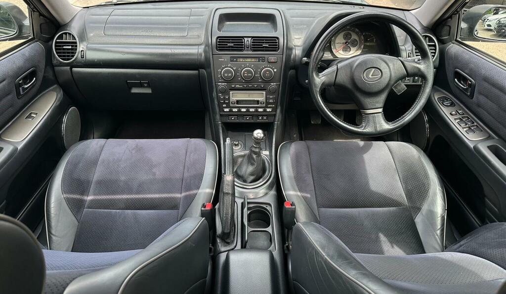 Lexus IS 2.0 200 Se Silver #29