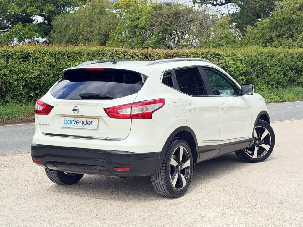 Nissan Qashqai 1.2L N-vision White #4