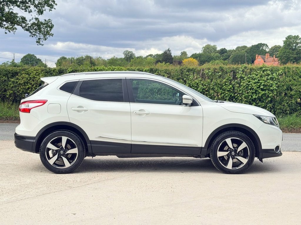 Nissan Qashqai 1.2L N-vision White #6