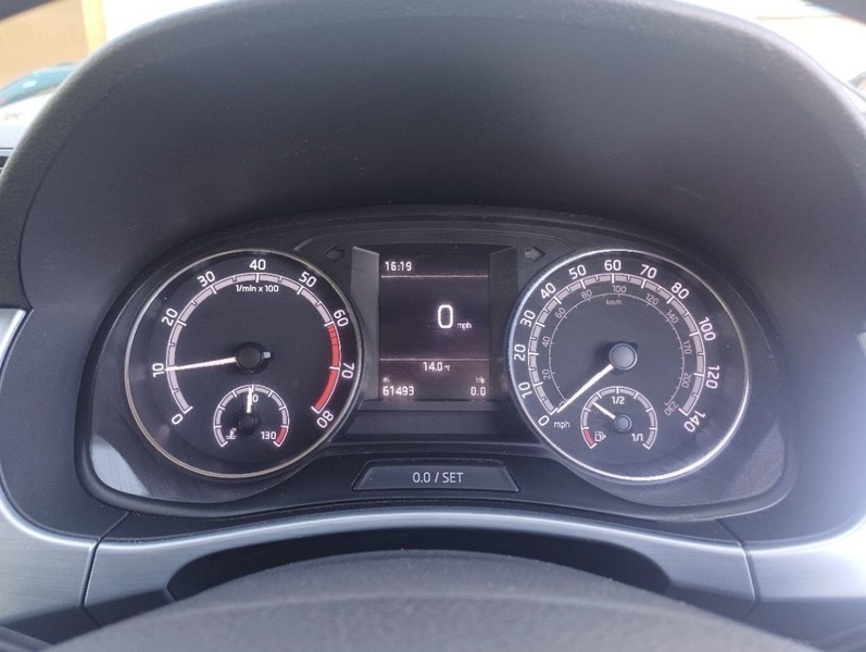 Skoda Fabia Colour Edition Mpi PG68OJL Red #5