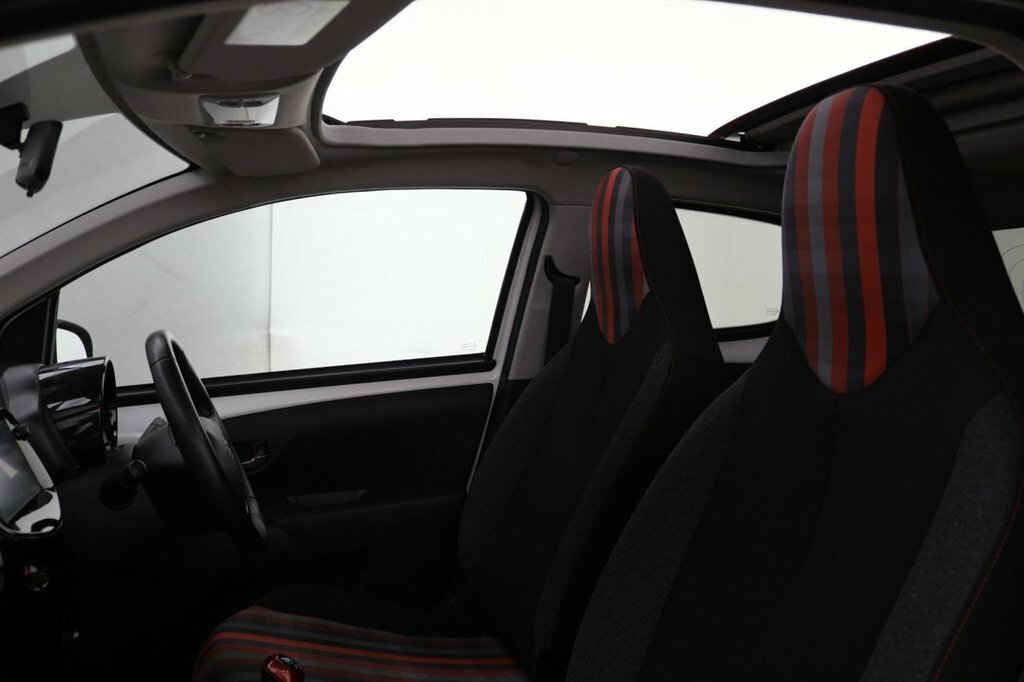 Peugeot 108 1L Collection MK69JVO White #2