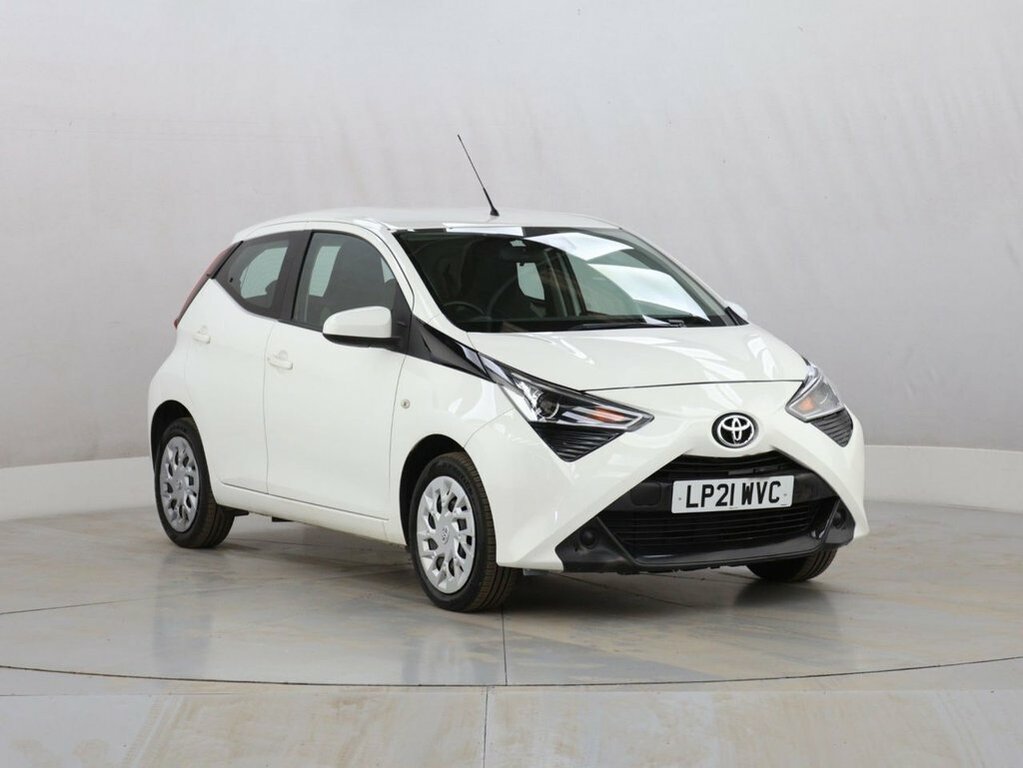 Toyota Aygo 1L X-play LP21WVC White #2