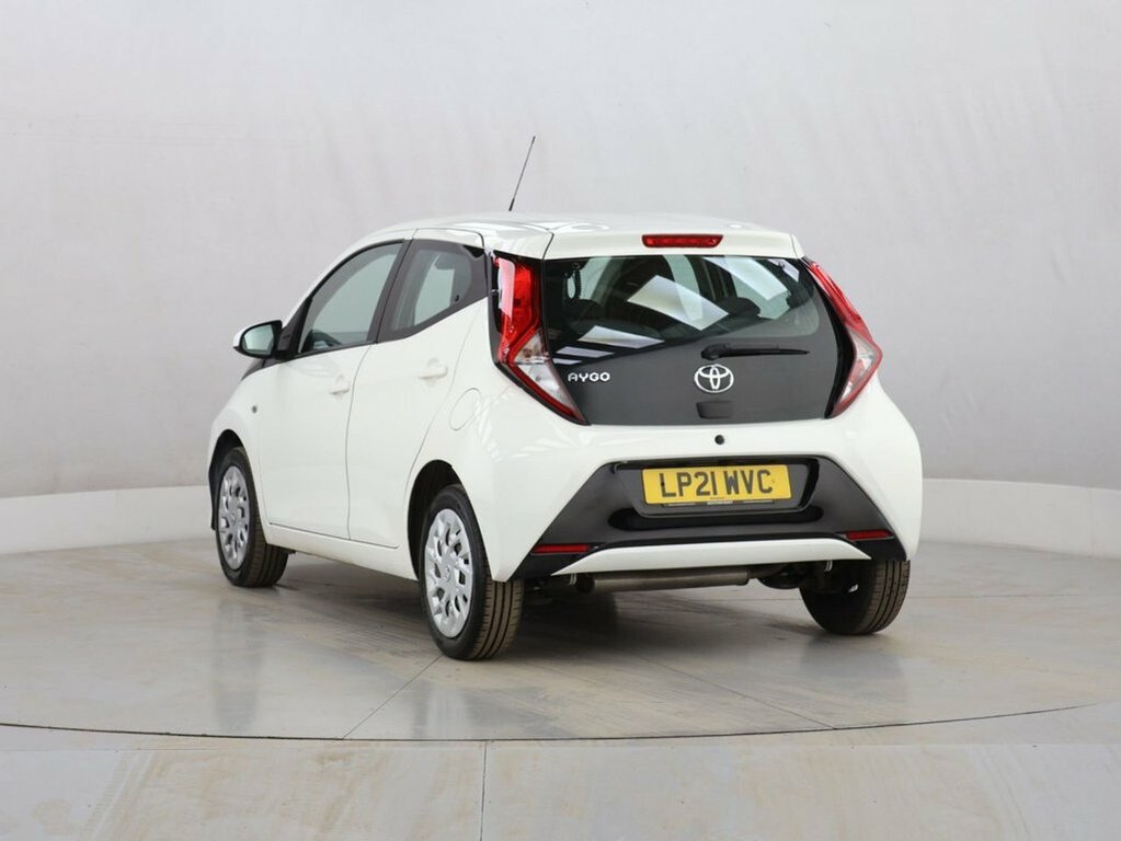 Toyota Aygo 1L X-play LP21WVC White #6