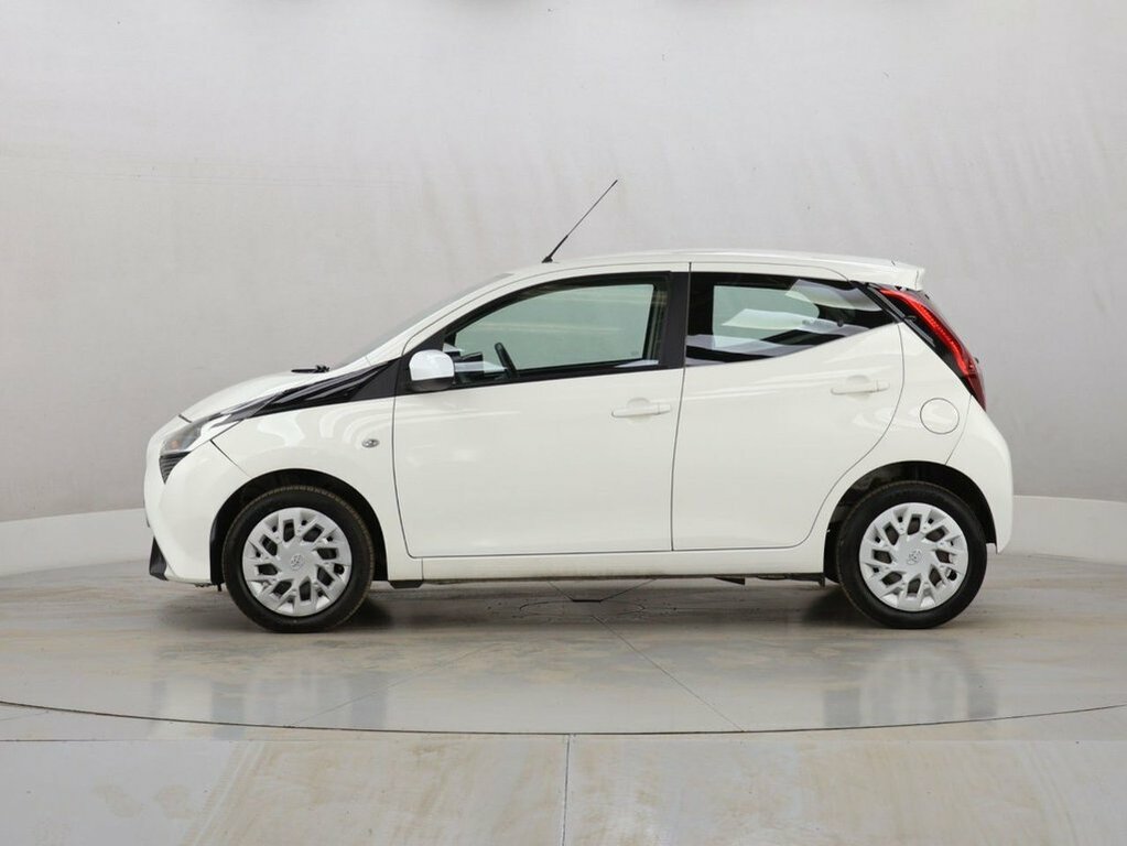 Toyota Aygo 1L X-play LP21WVC White #5