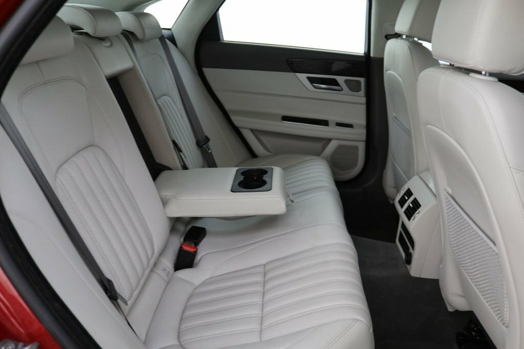 Jaguar XF 2L Portfolio AU69KNL Red #2