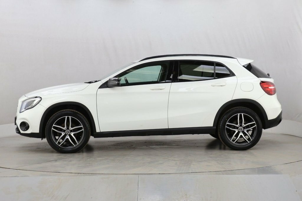 Mercedes-Benz GLA Class 1.6L Urban Edition NY68UMH White #5
