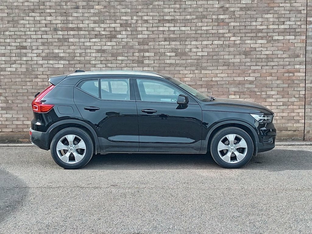 Volvo XC40 1.5L Momentum BD22AHG Black #2