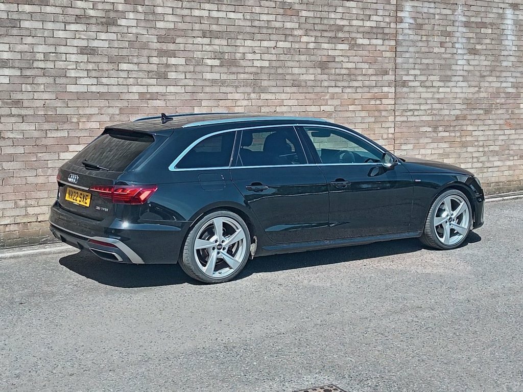 Audi A4 Avant 2L S Line Black #4