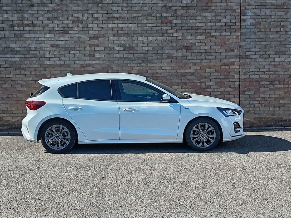 Ford Focus 1L St-line YC73JFY White #2