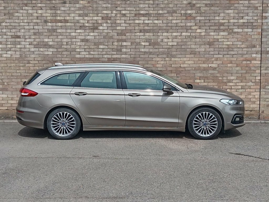 Ford Mondeo 2.0 Ecoblue Titanium Edition Hatchback White #2