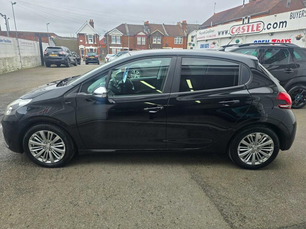 Peugeot 208 1.2 Puretech 82 Signature Start Stop RV19DZX Black #3