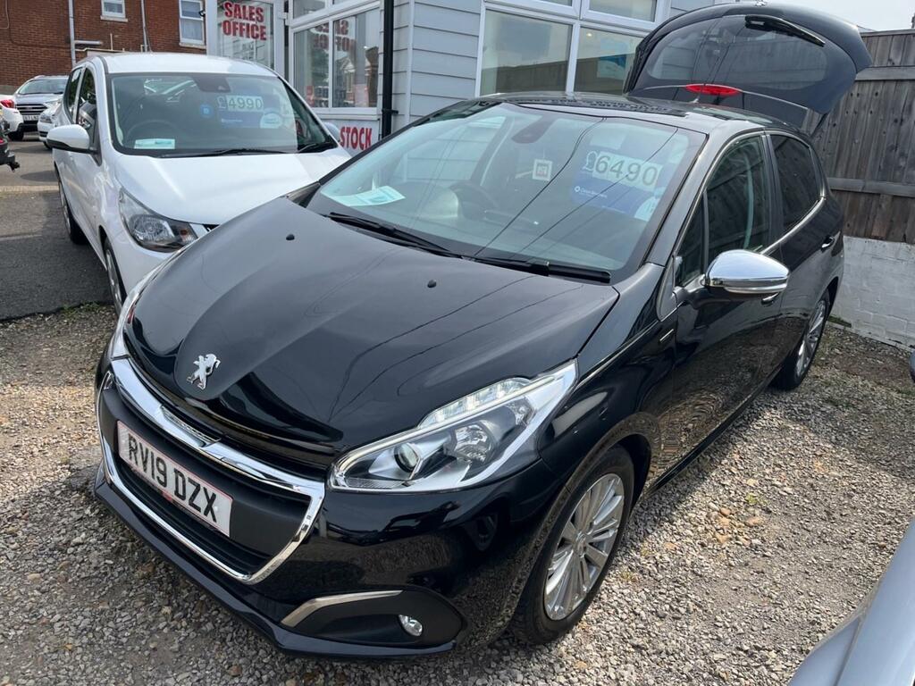 Peugeot 208 1.2 Puretech 82 Signature Start Stop RV19DZX Black #2