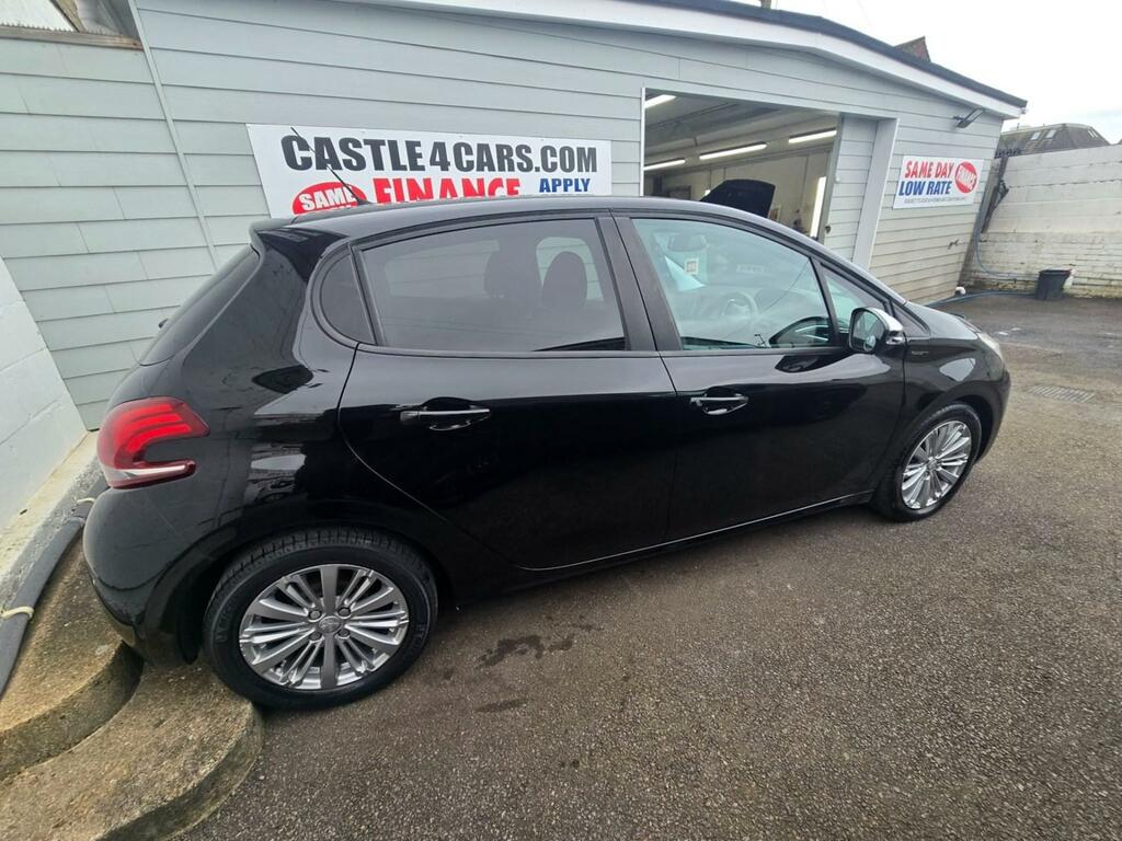 Peugeot 208 1.2 Puretech 82 Signature Start Stop RV19DZX Black #4